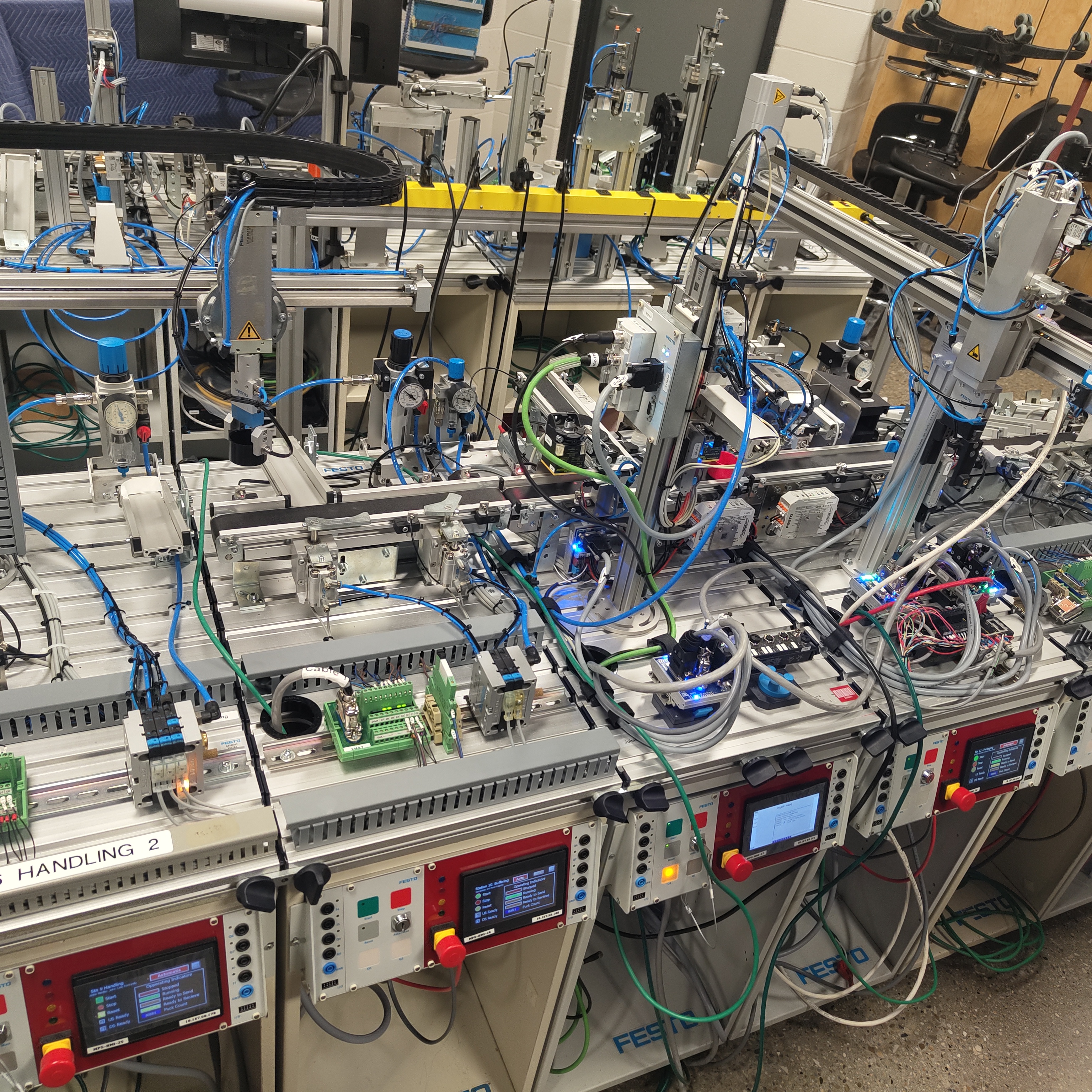 Mechatronics production stations